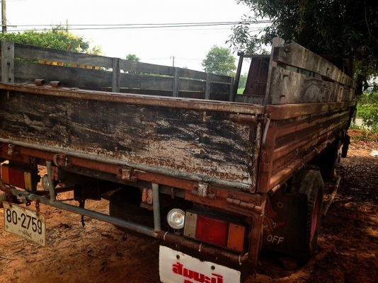 **165,000บ.ต่อรองนิดหน่อย**ขายตามสภาพ ไม่ได้ใช้งาน 6ล้อMAZDA วางเครื่องISUZU 100แรง (ลงเล่ม) ช่วงล่าง 5น็อต คัสซีสวยเดิมไม่มีผุไม่มีดาม กระบะยาว4.20ม.สภาพดีไม่ผุ หัวเดิมภายในดีคอนโซลครบ ยางดี6เส้น รถจอดครับ เอกสาร ม.79 เช็คระบบเบรคกับระบบไฟใช้งานได้เลย รา