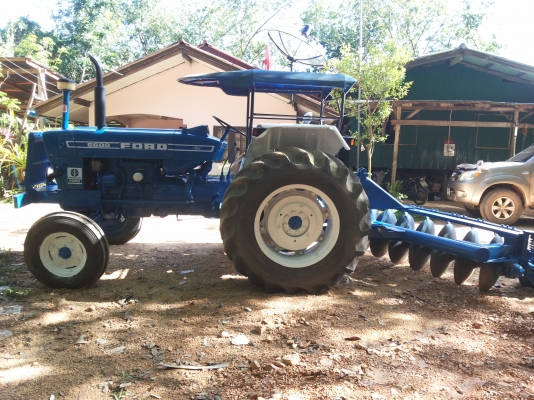 ขายรถไถfordรถสวยครับพร้อมโอนราคาต่อรองได้ครับรถทำงานอยู่เดิมๆทั้งคัน