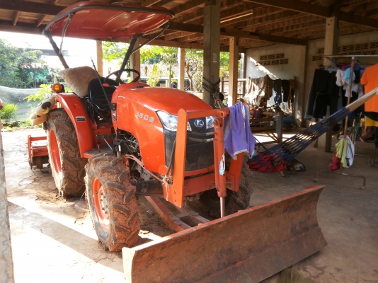 **ขายดาวน์ 160,000 บ.ต่อรอง** รถไถ2เพลา ส้มๆ KUBOTA L3608 4WD สภาพดี เครื่องแน่นๆ แรงดี ไม่เยิ้ม ระบบไฮฯใช้งานได้ปกติ เกียร์ดีไม่หลุดไม่หอน พร้อมอุปกรณ์ 4ชิ้น ใบดัน หาง3,หาง5 โรตารี่ ครบชุด ยางดี4เส้น พร้อมใช้ พร้อมลุยงาน เปลี่ยนสัญญาส่งต่อ งวดใหญ่ 60,0