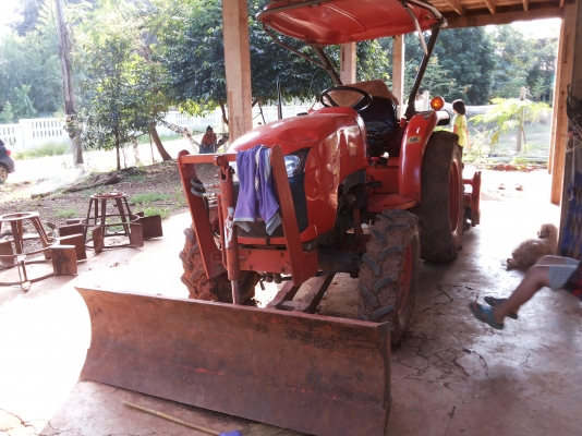 **ขายดาวน์ 160,000 บ.ต่อรอง** รถไถ2เพลา ส้มๆ KUBOTA L3608 4WD สภาพดี เครื่องแน่นๆ แรงดี ไม่เยิ้ม ระบบไฮฯใช้งานได้ปกติ เกียร์ดีไม่หลุดไม่หอน พร้อมอุปกรณ์ 4ชิ้น ใบดัน หาง3,หาง5 โรตารี่ ครบชุด ยางดี4เส้น พร้อมใช้ พร้อมลุยงาน เปลี่ยนสัญญาส่งต่อ งวดใหญ่ 60,0