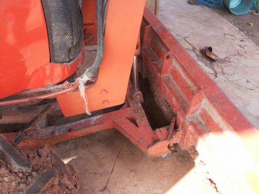 **ขายดาวน์ 160,000 บ.ต่อรอง** รถไถ2เพลา ส้มๆ KUBOTA L3608 4WD สภาพดี เครื่องแน่นๆ แรงดี ไม่เยิ้ม ระบบไฮฯใช้งานได้ปกติ เกียร์ดีไม่หลุดไม่หอน พร้อมอุปกรณ์ 4ชิ้น ใบดัน หาง3,หาง5 โรตารี่ ครบชุด ยางดี4เส้น พร้อมใช้ พร้อมลุยงาน เปลี่ยนสัญญาส่งต่อ งวดใหญ่ 60,0