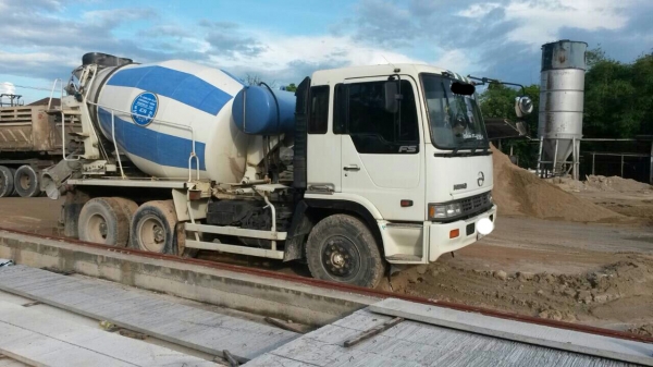 รถโม่ปูน 10ล้อ