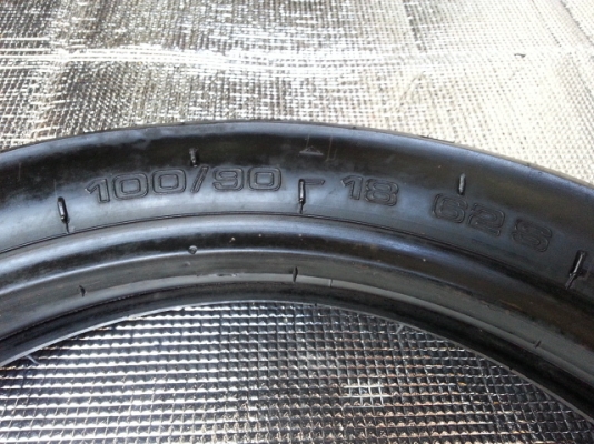 ขายยาง TUBELESS สภาพดีใช้น้อย  110 / 90 / 18 ดอกยางเต็มปียังใหม่