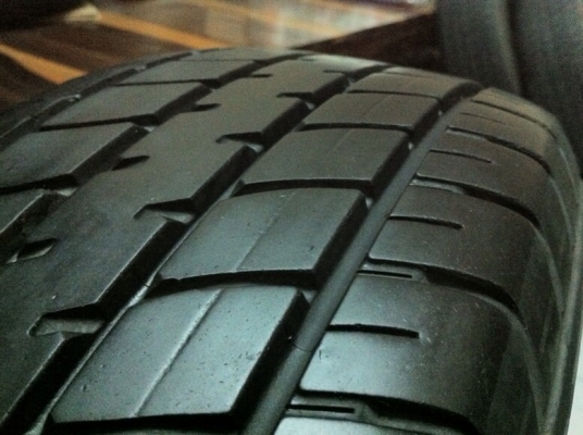 ขายล้อแม็ก TOYOTA VIOS 15". ตัว 12 ก้าน รมดำ. สภาพสวย ไร้รอยขูดขีดครับ , 4/100 พร้อมยาง DUNLOP SP SPORT 2030. ขนาด. 185/60R15. สัปดาห์ 04 ปี 13 ดอกยางยังหนา วิ่งได้อีกหลายหมื่นโล ไม่เบียด ไม่ป่ะ ครับ *ทุกรูปถ่ายจากสินค้าที่ลงขายจริงครับ :: ดูขอ ขายล้อแม็ก TOYOTA VIOS 15". ตัว 12 ก้าน รมดำ. สภาพสวย ไร้รอยขูดขีดครับ , 4/100 พร้อมยาง DUNLOP SP SPORT 2030. ขนาด. 185/60R15. สัปดาห์ 04 ปี 13 ดอกยางยังหนา วิ่งได้อีกหลายหมื่นโล ไม่เบียด ไม่ป่ะ ครับ *ทุกรูปถ่ายจากสินค้าที่ลงขายจริงครับ :: ดูขอ