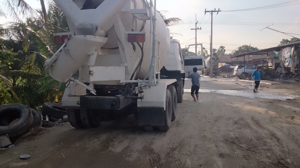 ขายรถโม่ปูน  6 คิว  NISSAN  สภาพพร้อมใช้งาน