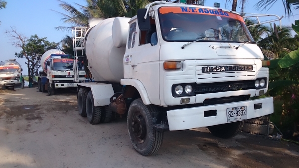 ขายรถโม่ปูน  6 คิว  NISSAN  สภาพพร้อมใช้งาน