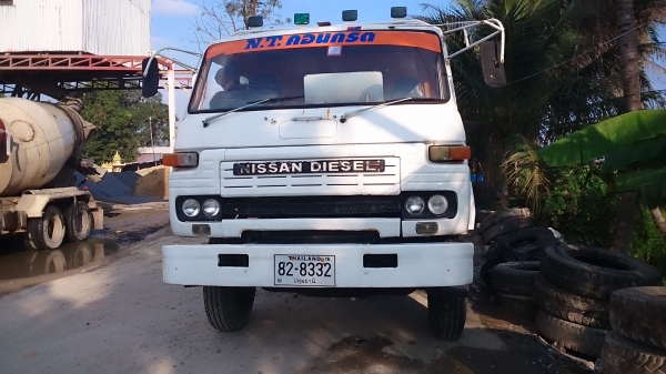 ขายรถโม่ปูน  6 คิว  NISSAN  สภาพพร้อมใช้งาน