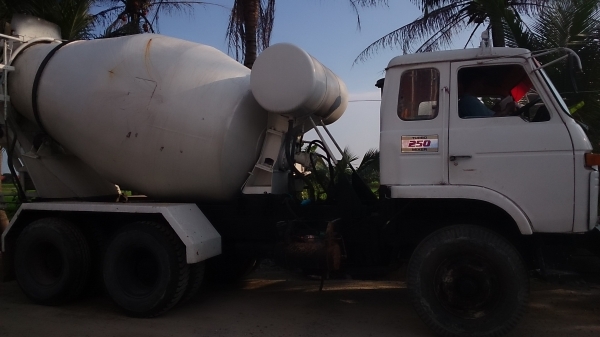 ขายรถโม่ปูน  6 คิว  NISSAN  สภาพพร้อมใช้งาน