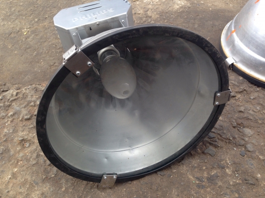 ขายโคมไฟโรงงาน Philips ขนาด 250 W 220 V เส้นผ่านศูนย์กลาง 15.5 นิ้ว สภาพสวย พร้อมใช้งาน มีหลายชุดครับ สนใจโทร. 082-561-8028 / 085-177-2887 lineID: mananon1919