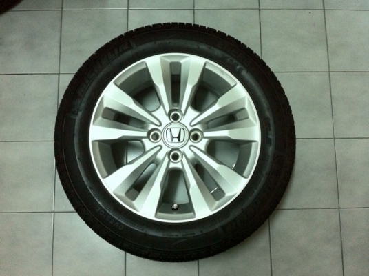 ขายล้อแม็ก Honda City 15นิ้ว พร้อมยางสภาพสวยมาก