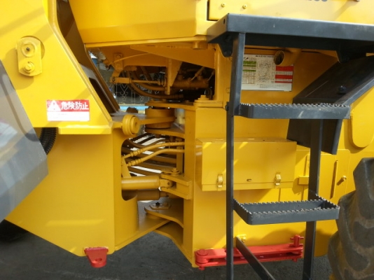 รถตักล้อยาง  WA100-1-33245  สภาพสวย  ชั่วโมงใช้งานน้อย  รถนำเข้าจากญี่ปุ่น โทร.081-373-0559