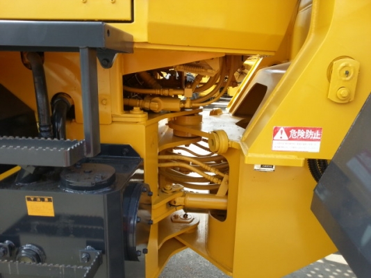 รถตักล้อยาง  WA100-1-33245  สภาพสวย  ชั่วโมงใช้งานน้อย  รถนำเข้าจากญี่ปุ่น โทร.081-373-0559