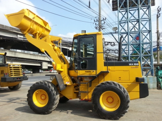 รถตักล้อยาง  WA100-1-33245  สภาพสวย  ชั่วโมงใช้งานน้อย  รถนำเข้าจากญี่ปุ่น โทร.081-373-0559
