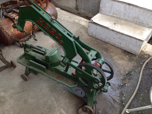 ขายแท่นเลื่อยตัดเหล็ก HERO 16 นิ้ว สภาพสวย แท่นแน่น พร้อมใช้งาน