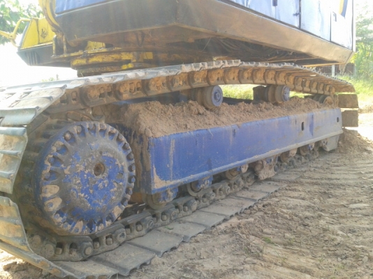 ขายรถแบ็คโฮ KOMATSU รุ่น3 สภาพดีมากๆอุปกรณ์ครบ แอร์(มีเล่มทะเบียนครบ)