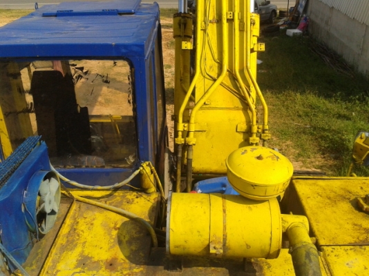 ขายรถแบ็คโฮ KOMATSU รุ่น3 สภาพดีมากๆอุปกรณ์ครบ แอร์(มีเล่มทะเบียนครบ)