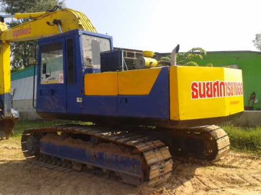 ขายรถแบ็คโฮ KOMATSU รุ่น3 สภาพดีมากๆอุปกรณ์ครบ แอร์(มีเล่มทะเบียนครบ)