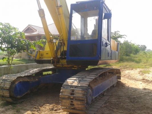 ขายรถแบ็คโฮ KOMATSU รุ่น3 สภาพดีมากๆอุปกรณ์ครบ แอร์(มีเล่มทะเบียนครบ)