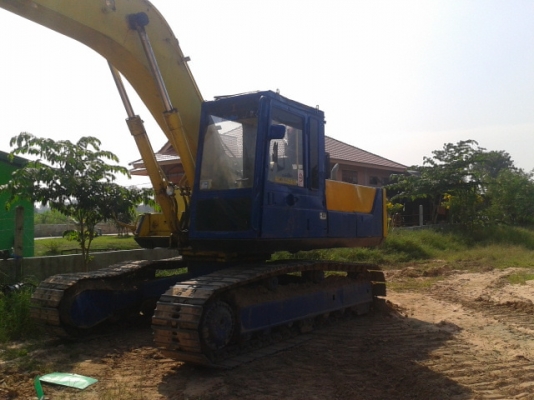 ขายรถแบ็คโฮ KOMATSU รุ่น3 สภาพดีมากๆอุปกรณ์ครบ แอร์(มีเล่มทะเบียนครบ)