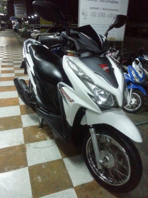 ใหม่ล่าสุด ขายราคาถูก Honda Click 125 i สีขาว &ndash; เทา ปี 2555