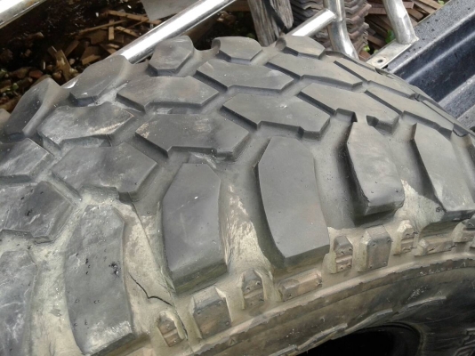 แม็กขอบ 15 พร้อมยาง 31x10.50 ปี 11 ตามรูปครับ