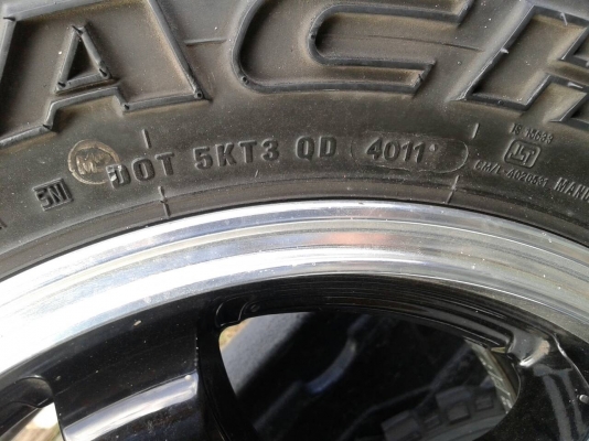 แม็กขอบ 15 พร้อมยาง 31x10.50 ปี 11 ตามรูปครับ