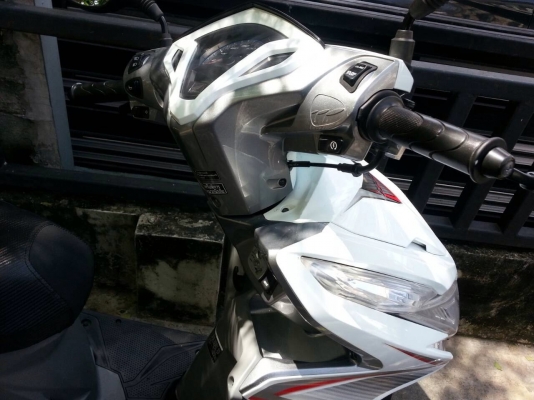 ขาย Click 125i ปี 2013 ไมล์ 8000 กิโล เอกสารครบครับ ขาย 39000 ครับ สนใจติดต่อ 0873580383 ครับ