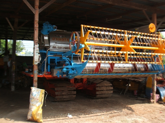 ขายด่วนสนใจติดต่อ และด่วนรับสมัครคนขับรถเกี่ยวข้าวปานเจริญ ค่าแรงขับไร่ละ 50-60 บาท 1 คน ขายด่วนสนใจติดต่อ และด่วนรับสมัครคนขับรถเกี่ยวข้าวปานเจริญ ค่าแรงขับไร่ละ 50-60 บาท 1 คน