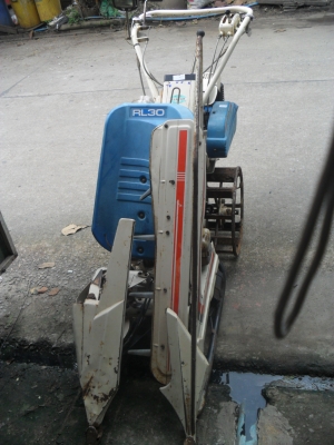 ขายรถเกี่ยวมัดข้าวเดินตาม พร้อมใช้งาน ยี่ห้อ ISEKI
