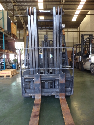 ขายโฟล์คลิฟท์ นิสสัน 2.5 ตัน เครื่อง S4S เสาสูง 4.30 เมตร SIDESHIFT