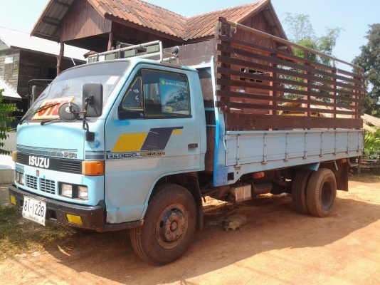 ISUZU NKR ห้างแท้เกียรยาว เครื่อง 4BD1 ฝาขาว