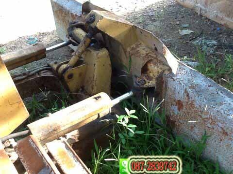 ขาย  รถแทรกเตอร์ตีนเป็ด KOMATSU D21P-5