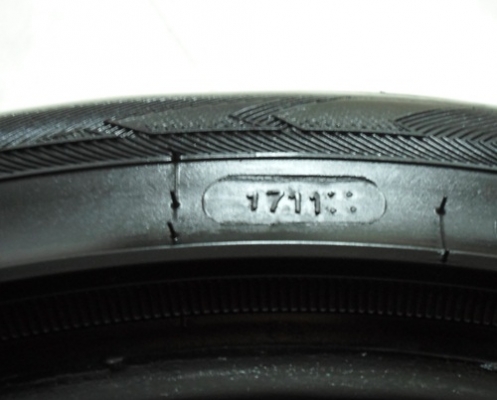 ยาง\% 215/45/17 ปี11 หนึ่งคู่ครับ