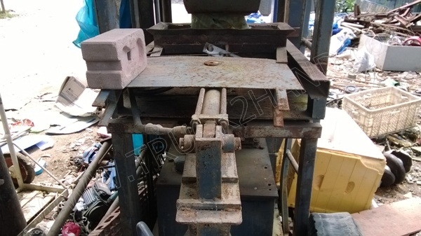 เครื่องอัดอิฐ บล็อก