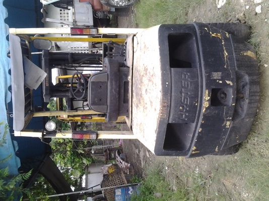 มีรถโฟ๊คลิป3ตันเครื่องดีสภาพพร้อมใช้สนใจติดต่อด่วน