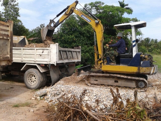 โคมัสสุ 40-6 พร้อมใช้งาน โคมัสสุ 40-6 พร้อมใช้งาน