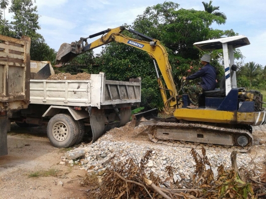 โคมัสสุ 40-6 พร้อมใช้งาน โคมัสสุ 40-6 พร้อมใช้งาน