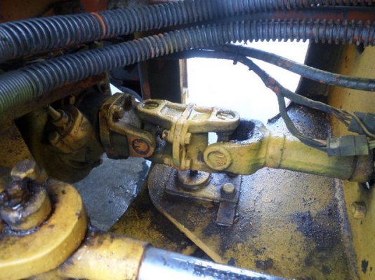 WHEEL LOADER รถตักล้อยางยี่ห้อMITSUI MODEL : HL714 SERIALติดต่อโทร0818744840 No. : HL712-250195รถนอก(เครื่องหลวม)ระบบใช้งานได้ปกติราคาเบาๆ400,000บาท ต่อรองได้