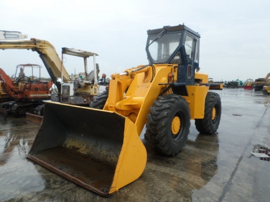 WHEEL LOADER รถตักล้อยางยี่ห้อMITSUI MODEL : HL714 SERIALติดต่อโทร0818744840 No. : HL712-250195รถนอก(เครื่องหลวม)ระบบใช้งานได้ปกติราคาเบาๆ400,000บาท ต่อรองได้