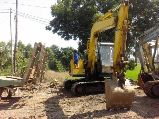 รถแบคโฮ ยี่ห้อ SUMITOMO รุ่น F2 SH 160 เที่ยบเท่ากับรุ่น 60 ทั่วไป