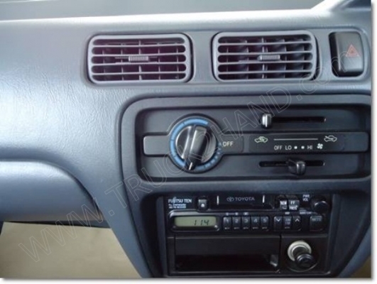 รถเก๋ง ยี่ห้อ TOYOTA รุ่น โซลูน่า