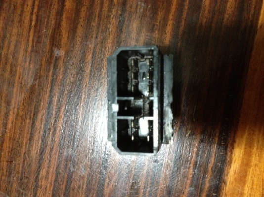 ต้องการซื้อกล่องควบคุมการสตาท FZR400 ครับ ต้องการซื้อกล่องควบคุมการสตาท FZR400 ครับ