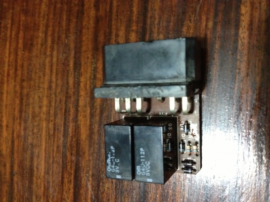 ต้องการซื้อกล่องควบคุมการสตาท FZR400 ครับ