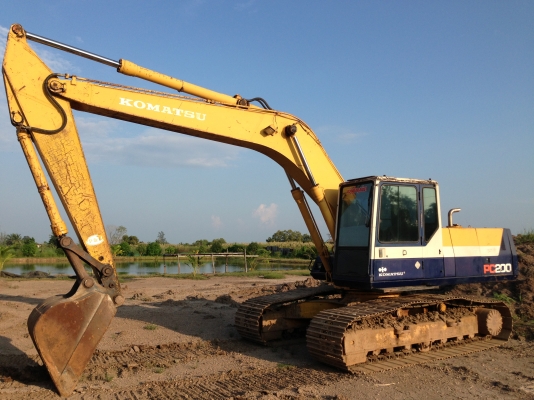 ขายKOMATSU PC200-5 (เก่าเก็บ) เก่านอก คอนโทรลสั้น ซีเรียลสูง ตัวเดินจีบ สภาพเก่านอก ติดต่อโดยตรง 081-4283210