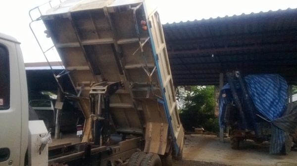 ขายรถหกล้อดั้ม ISUZU NQR 175 คอมมอนเรล แถมตุ๊กตาสวยๆอีก2ตัว