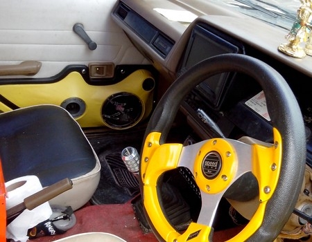 โตโยต้า โคโรล่าสีขาว