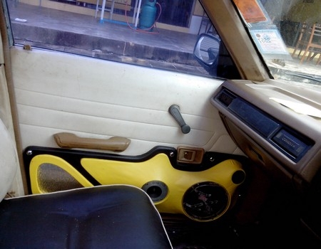 โตโยต้า โคโรล่าสีขาว