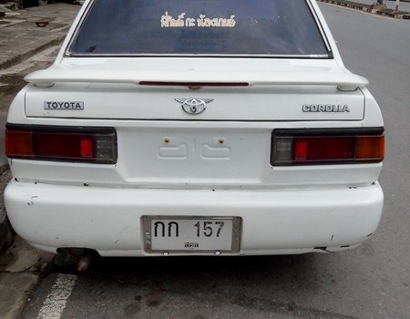 โตโยต้า โคโรล่าสีขาว