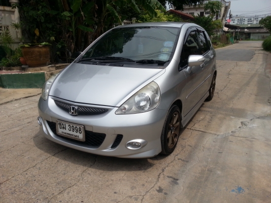 ปล่อย Jazz รถบ้านมือเดียว สภาพสวย ปล่อย Jazz รถบ้านมือเดียว สภาพสวย