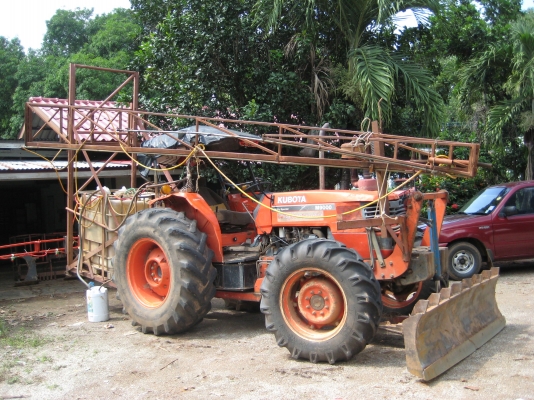 รถไถ Kubota M9000